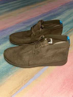 Native Shoes Apollo Chukka sneakers Olive men’s 7 / women’s 9